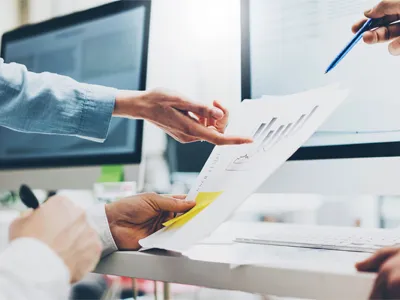 Często mówimy, że jasny, podświetlany, jasny srebrny jak odróżnić