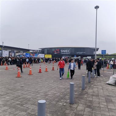 Metody konserwacji szybkoschnących odblaskowych koszulek