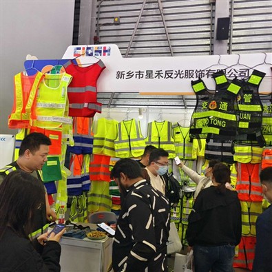 Jakie są zalety odblaskowych bluz męskich?